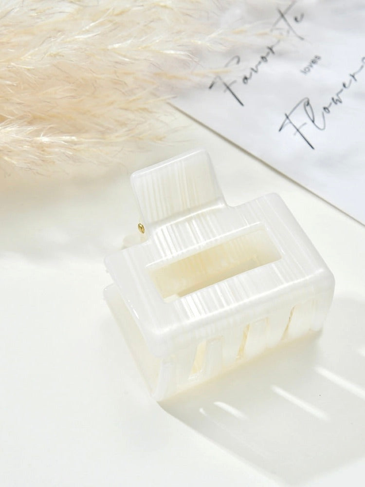 Iris Mini Claw Clip