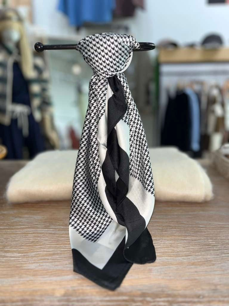 Houndstooth Pattern Silky Scarf
