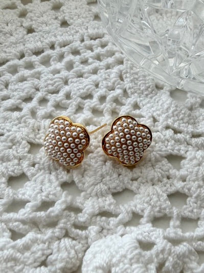Clover Pearl Puff Earrings