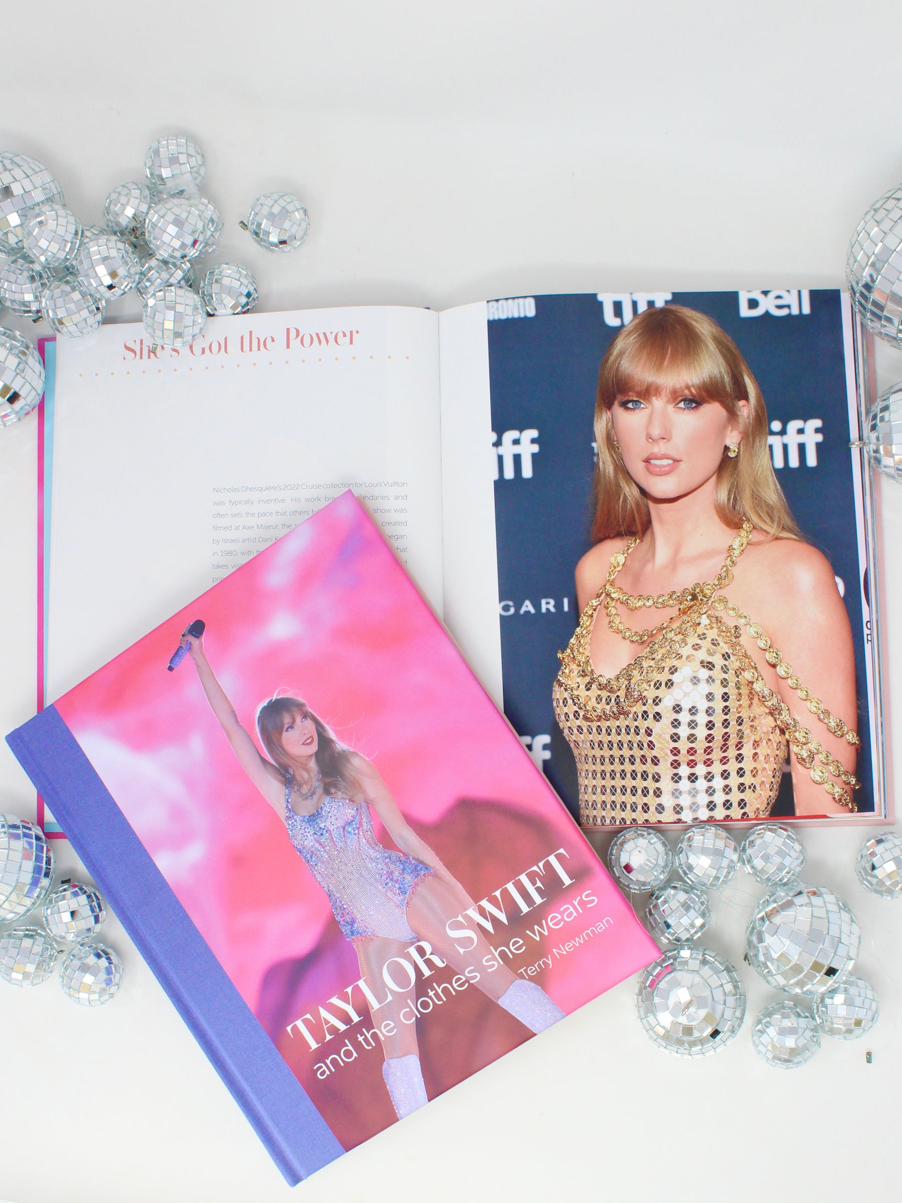 Taylor Swift & The Clothes She Wears Book – Vintage Charm