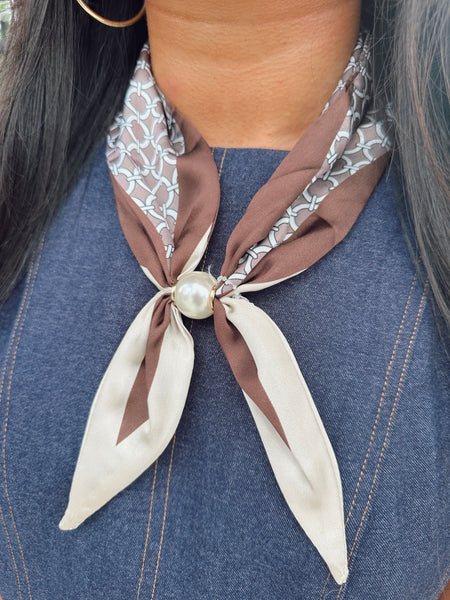 Elegant Interlocking Scarf